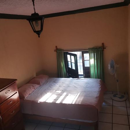 Hostal Guadalajara Buitenkant foto