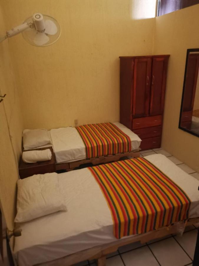 Hostal Guadalajara Buitenkant foto