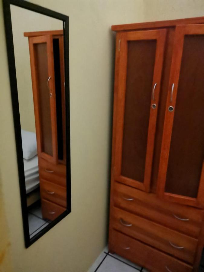 Hostal Guadalajara Buitenkant foto