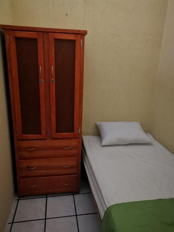 Hostal Guadalajara Buitenkant foto