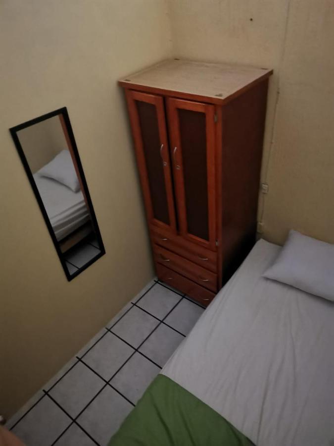 Hostal Guadalajara Buitenkant foto