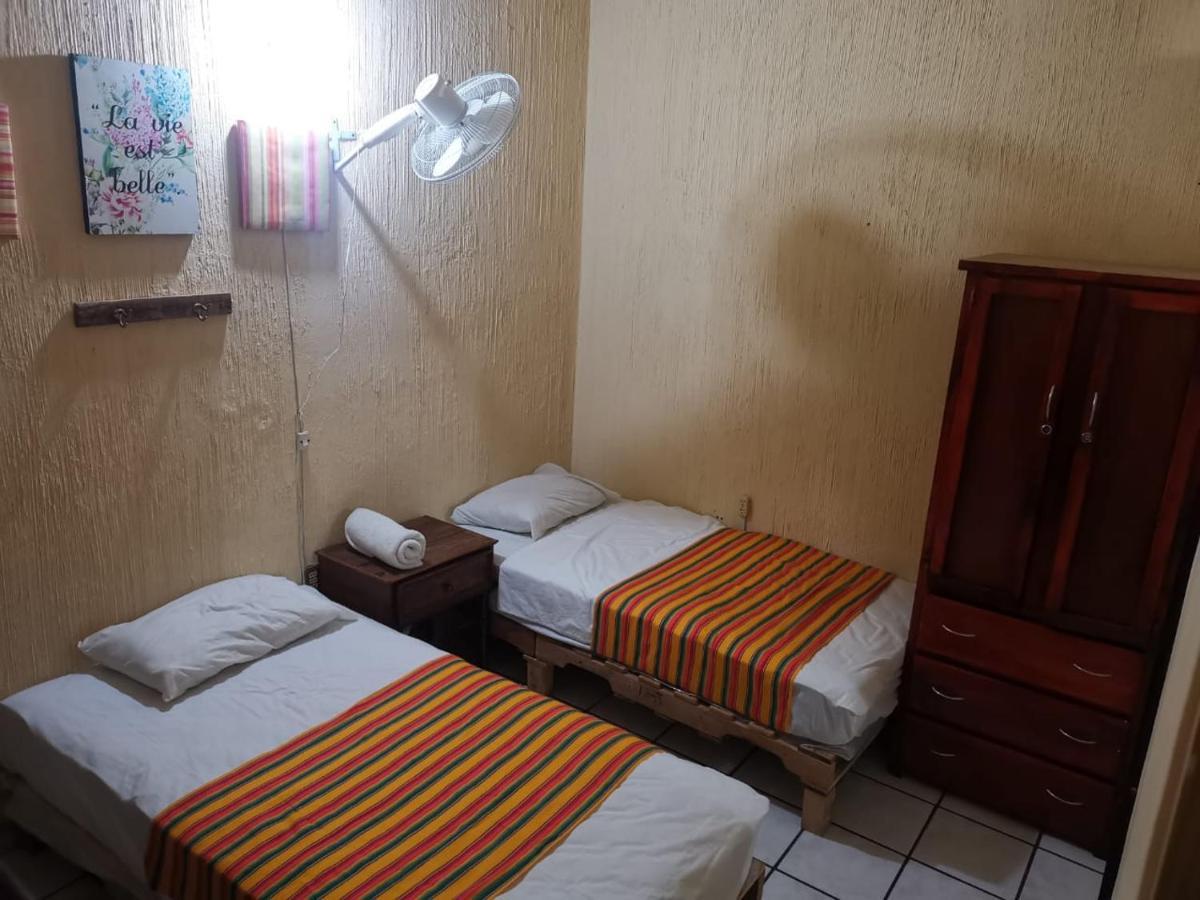 Hostal Guadalajara Buitenkant foto
