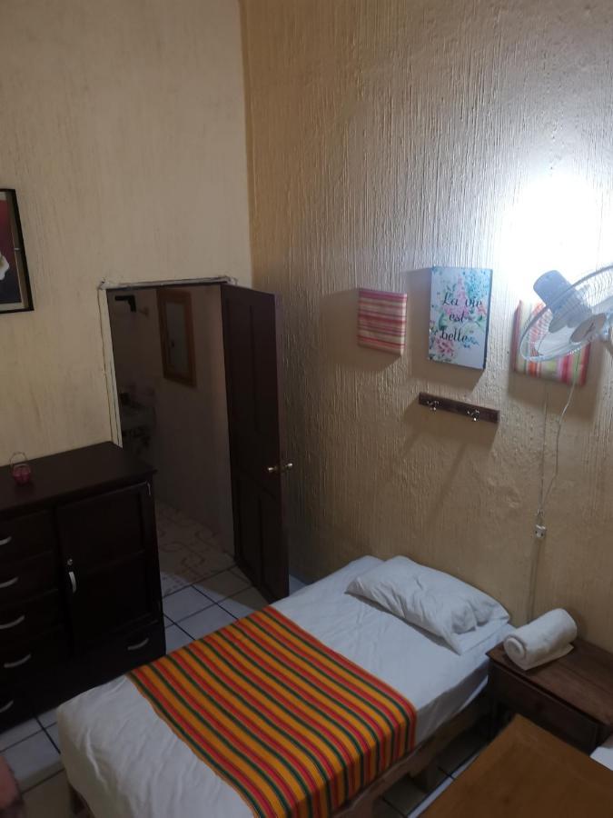 Hostal Guadalajara Buitenkant foto
