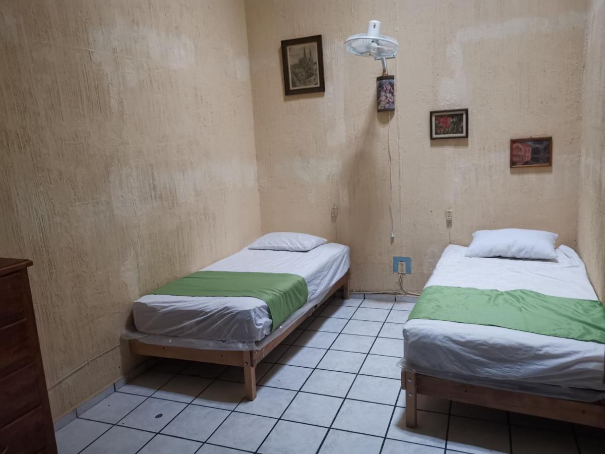 Hostal Guadalajara Buitenkant foto