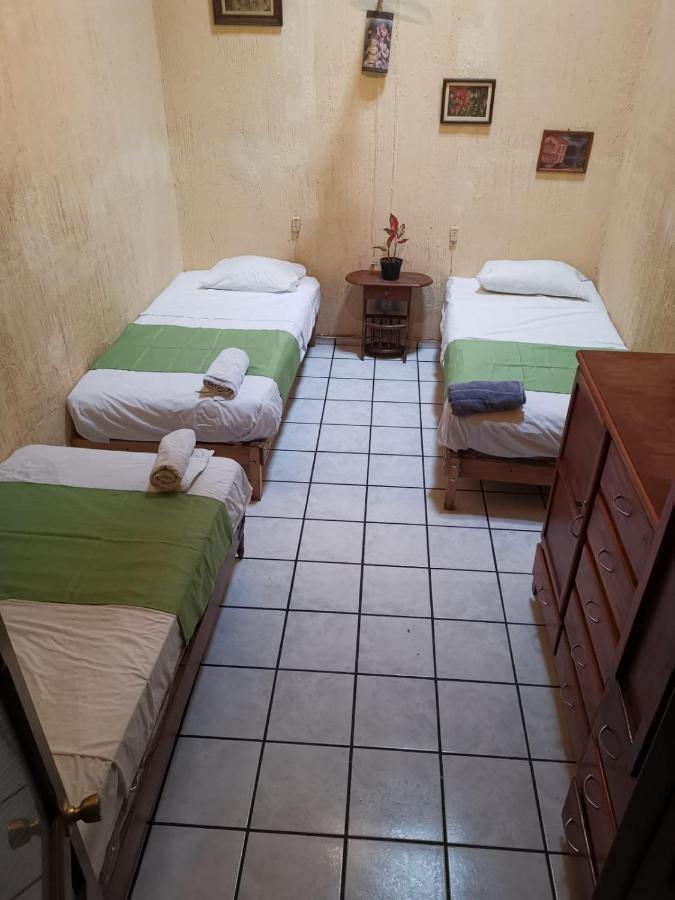 Hostal Guadalajara Buitenkant foto