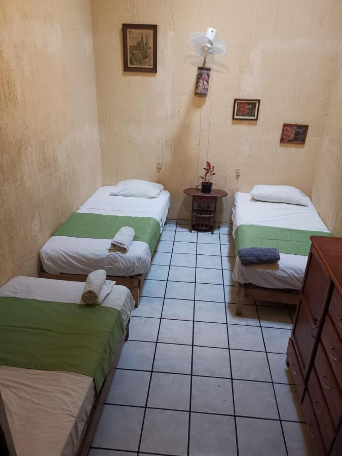 Hostal Guadalajara Buitenkant foto